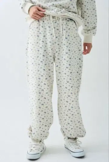 common gull products. 스웨트 팬츠 꽃무늬
