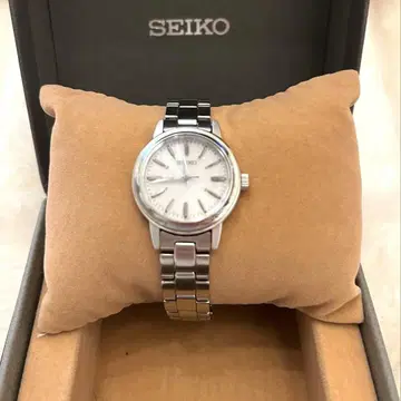 SEIKO 여성용 손목시계 1B21 솔라 전파 C-18