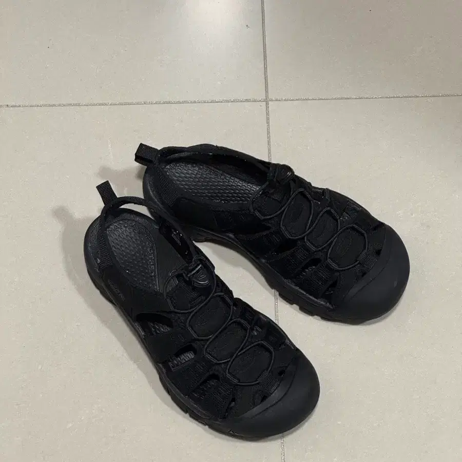 Keen 킨 h2 트리플블랙 여성 260