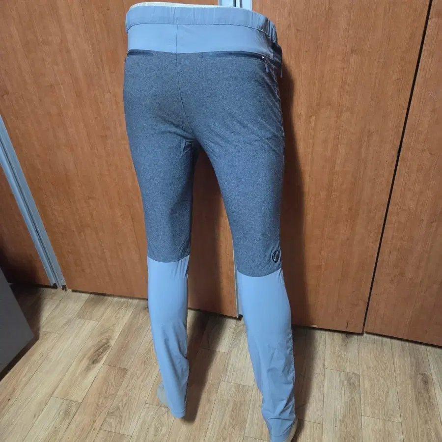 코오롱여성아웃도어스판바지70입니다만27에서29정도봄가을