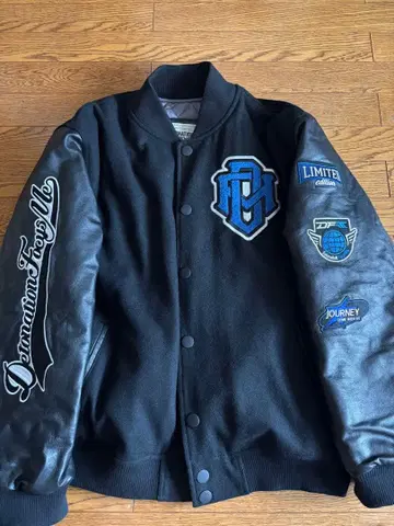 DFM BLUE VARSITY JACKET 바시티 자켓 한정판 모델