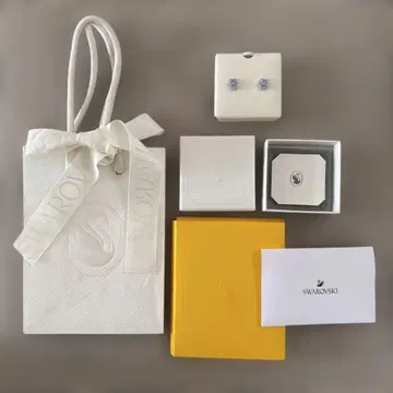 새상품 미사용 [ 스와로브스키 Magic 스터드 귀걸이 ] 블루