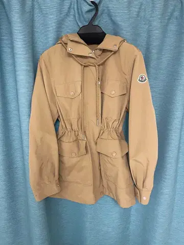 MONCLER 여성용 후드 부착 자켓 베이지