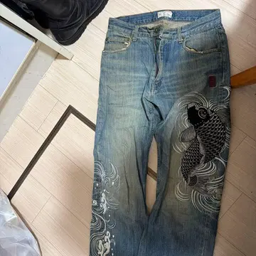 카라쿠리 제너레이션 잉어 자수 데님 팬츠