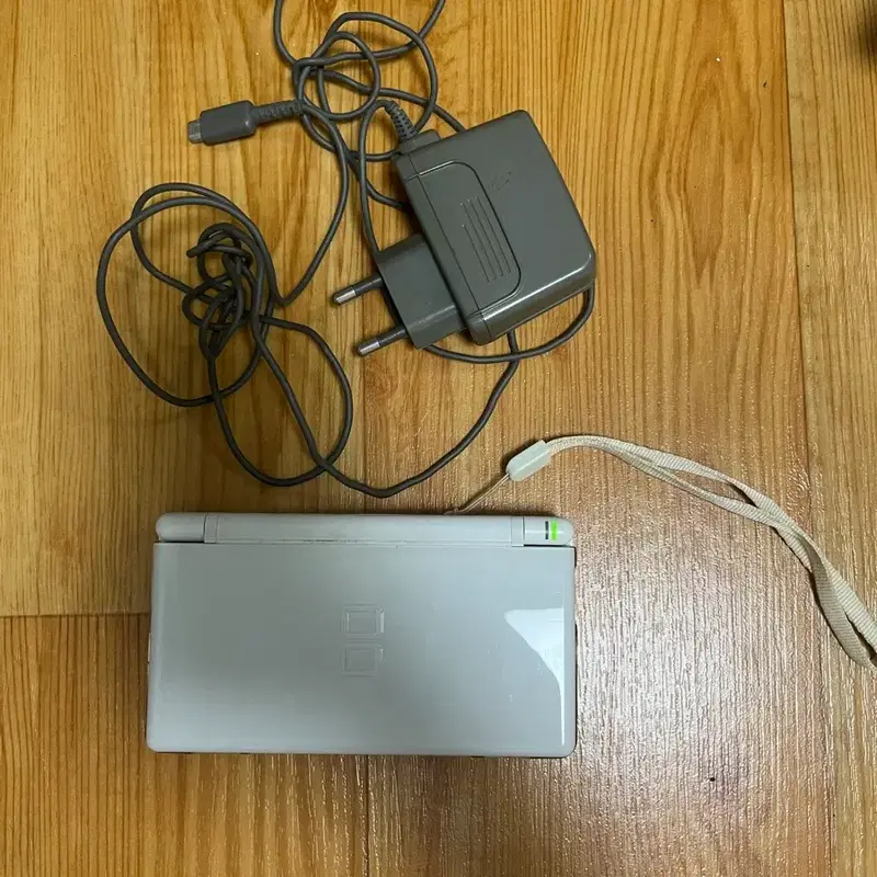 닌텐도 DS LITE 화이트 게임기