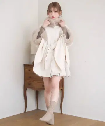titty&Co. 숏 케이프 코트