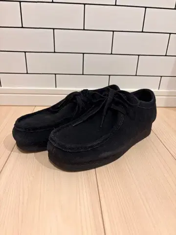 Clarks 왈라비 로우컷 블랙 스웨이드