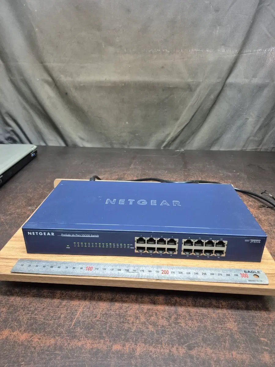넷기어 ProSAFE 16포트 10/100 스위치 JFS316