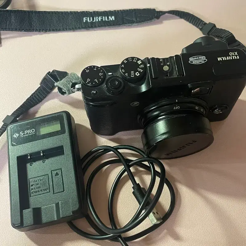 후지필름 X10 카메라 블랙 + 배터리 충전기