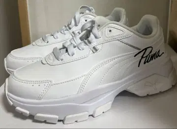 PUMA 통굽 스니커즈 화이트