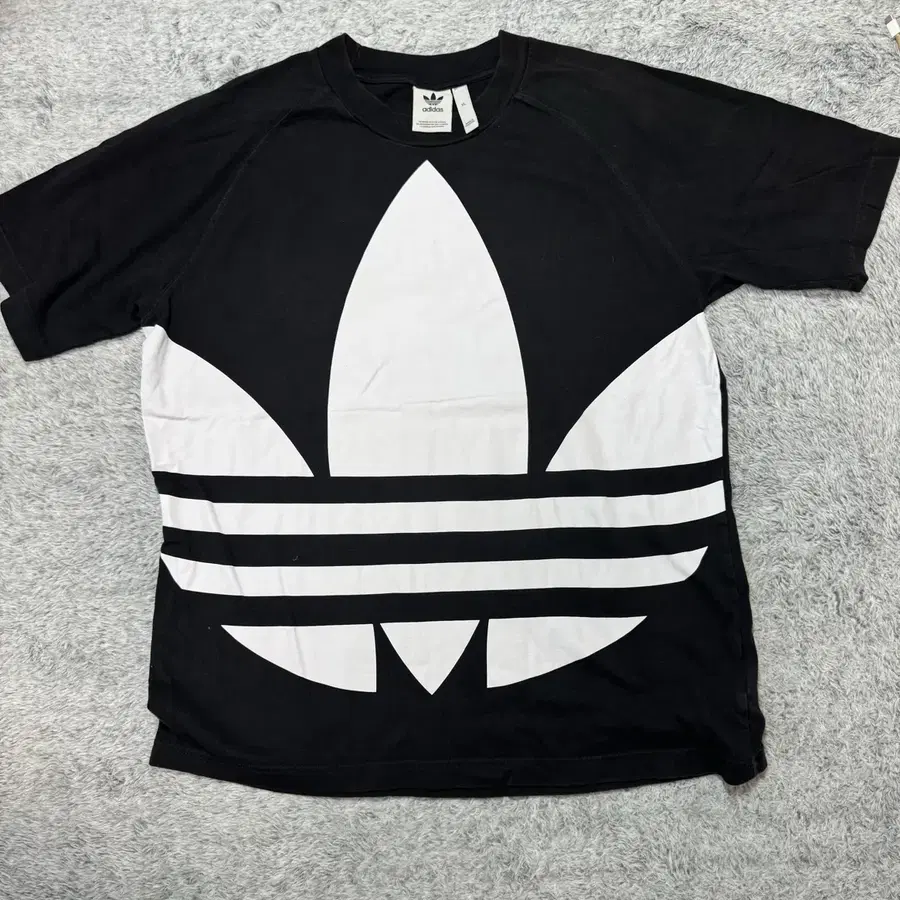 아디다스 빅 로고 반팔 티셔츠 블랙(XL)