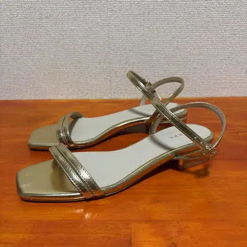 란다 골드 스트랩 샌들 22.5cm S 사이즈