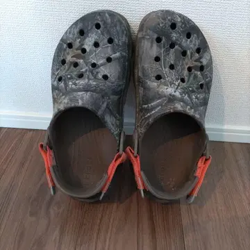 Crocs 사보 샌들 카모플라주 패턴 오렌지 스트랩