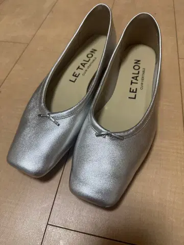 LE TALON 스퀘어토 발레 슈즈 실버
