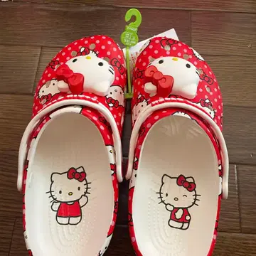 미사용 택 포함 Crocs Hello Kitty 샌들 24cm
