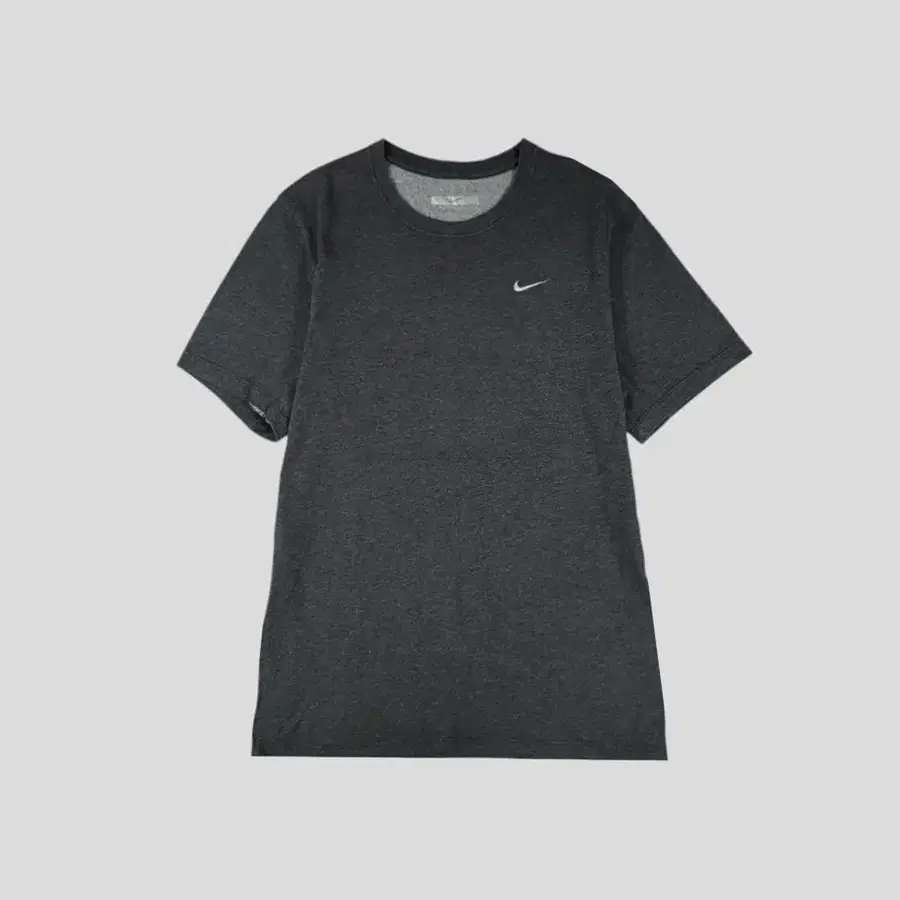 나이키 00s 딥그레이 톤톤 스우시 로고 핏드라이 코튼블렌드 반팔 티셔츠 M