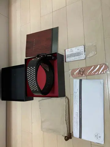 레드문 스터드 벨트 미사용