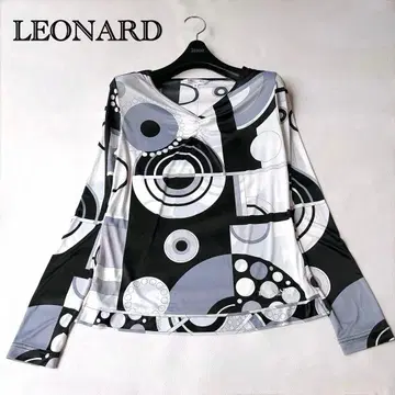 레오나르 LEONARD 기하학 패턴 티셔츠 프론트 개더 올 패턴 V넥