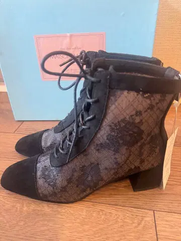 [새상품] MAISON MARBLE Lacy Short Boots 블랙