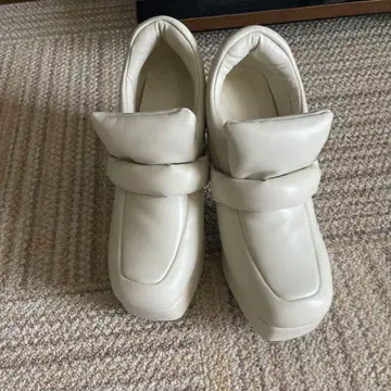 통굽 패딩 로퍼 화이트