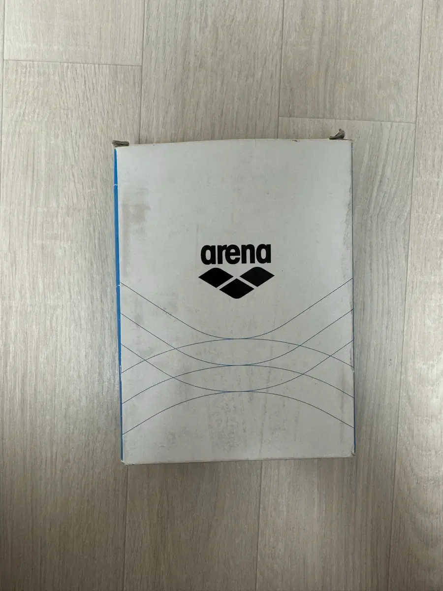 아레나(Arena) 원 빅로고 테크백 원피스 수영복(화이트 골드)