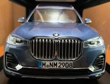 BMW 특주 1/18 BMW X7 문/보닛 개폐 가능