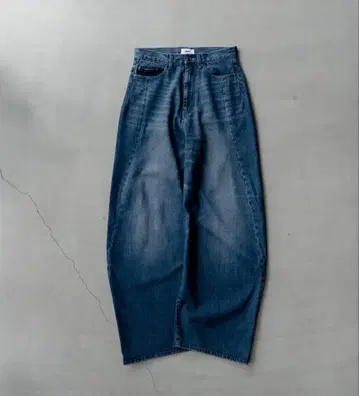 [ SINSS ] 완판템!! 배기 실루엣 커브 데님 블루 빨리 팔고 싶어요
