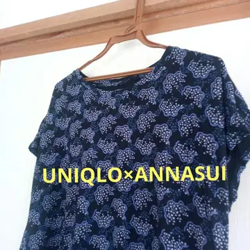 [ UNIQLO x ANNA SUI ] 콜라보 꽃무늬 반팔 티셔츠 네이비