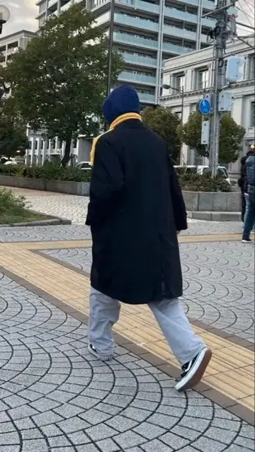 멜톤 블랙 코트