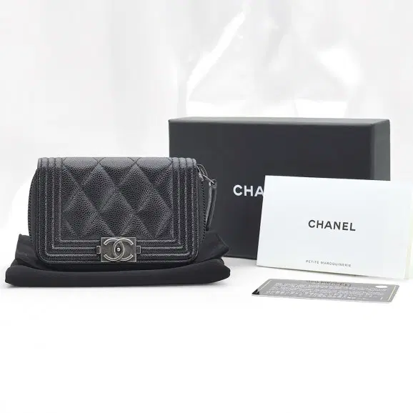 Chanel(샤넬) A80602 블랙 캐비어 은장 보이 샤넬 지퍼 동전 카드 지갑 (31번대)