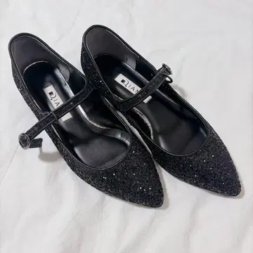 DIANA 글리터 스트랩 펌프스 블랙 21.5cm