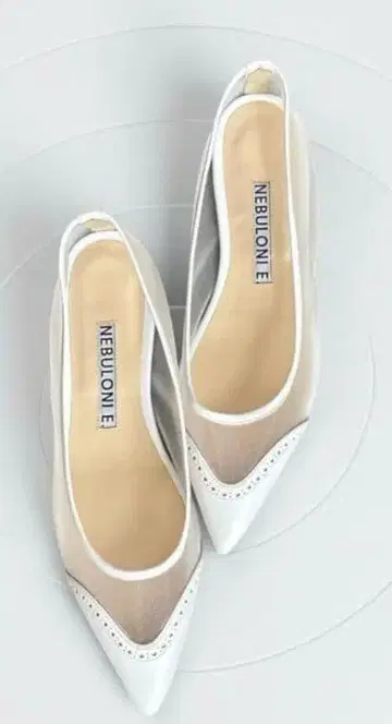 새상품급 네브로니 TULLE 플랫슈즈 22.5cm 화이트