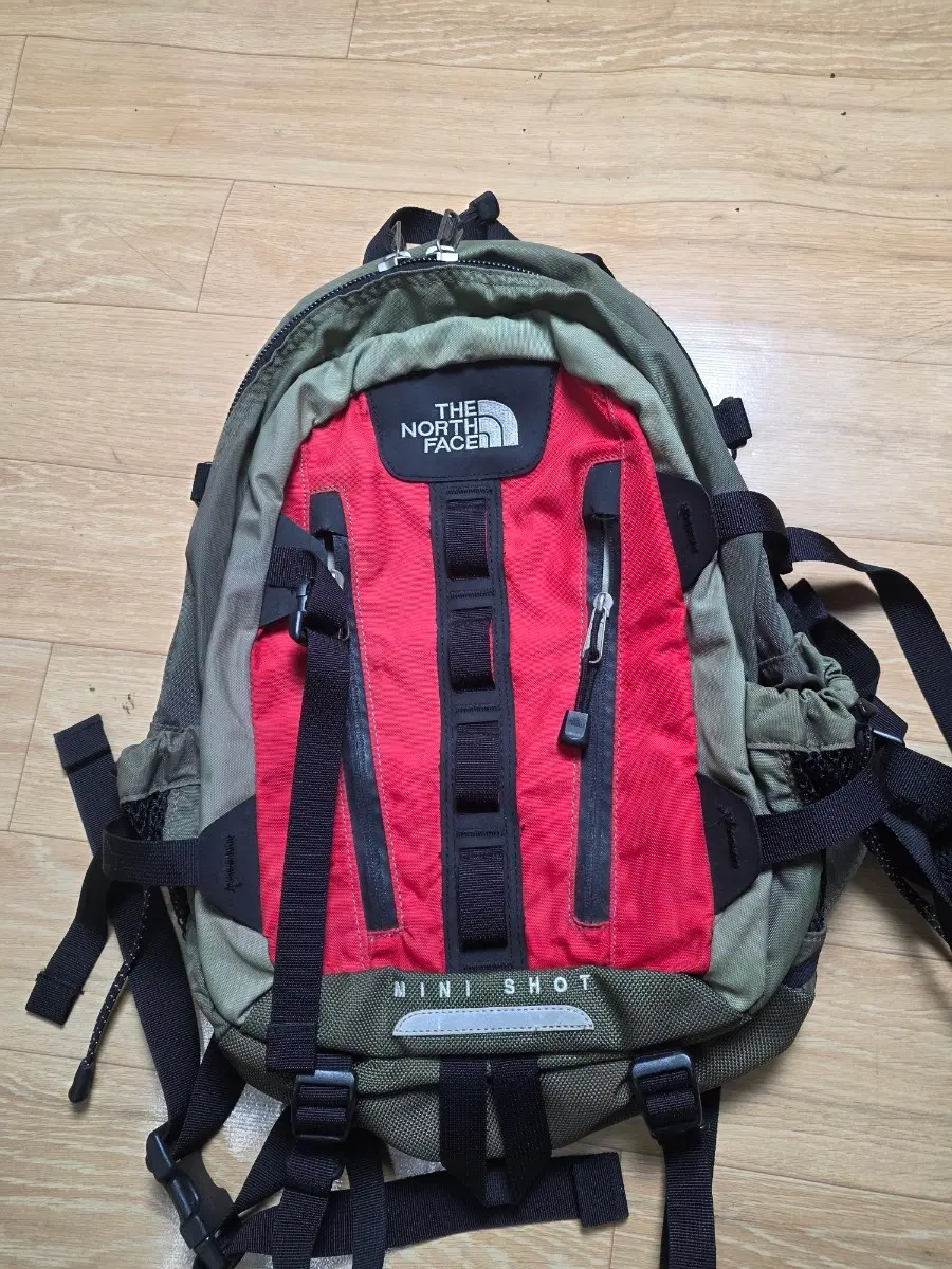 노스페이스 미니샷 백팩. 가로28세로40cm. 상태좋아요