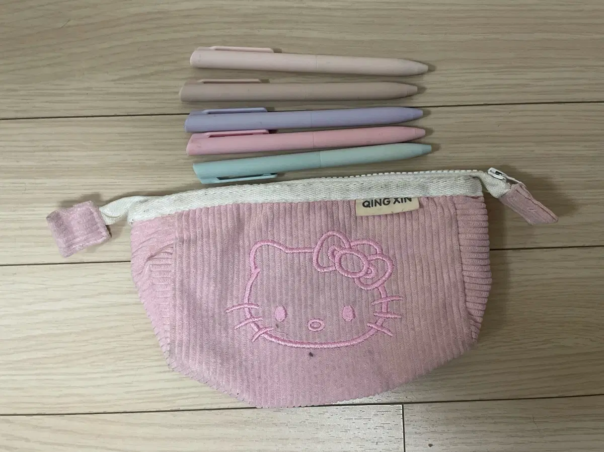 키티 파스텔 펜 파우치