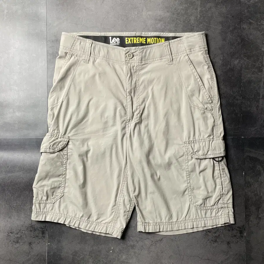 LEE 리 베이지 플랩포켓 카고 하프팬츠 A01306