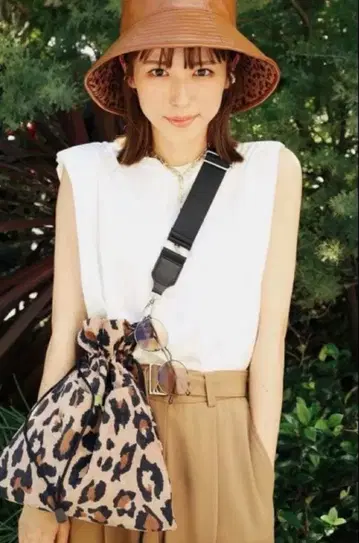 WCJ 레오파드 무늬 백