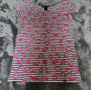 MARC BY MARC JACOBS 립 패턴 T셔츠 XS 가격 인하됨