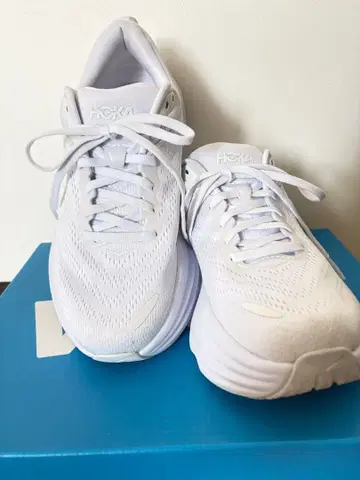 HOKA 24cm 화이트 스니커즈