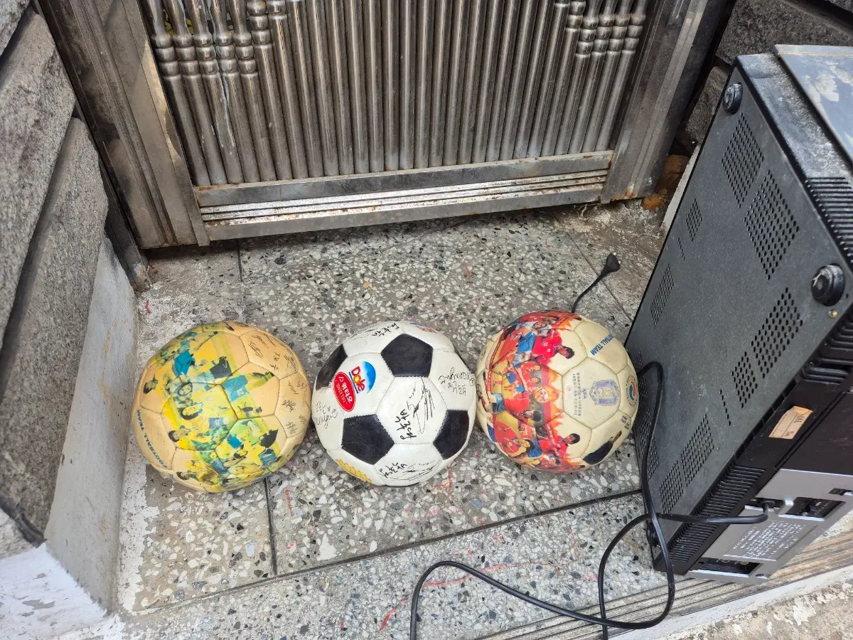 옛날축구공 1개단가입니다 사진되로입니다 진품입니다 소장가치있읍니다