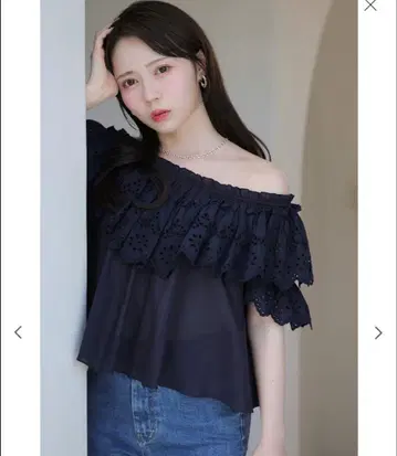 릴리안캐럿 레이스 디자인 2WAY 오프숄더 블라우스