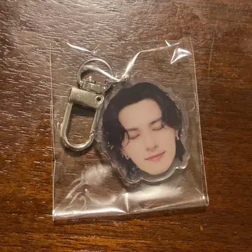 카와니시 타쿠미 얼굴 아크릴 키링 캡슐 토이 감은 눈