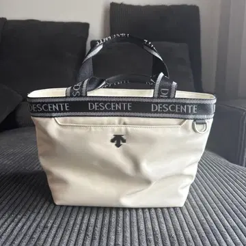 DESCENTE 토트백 화이트 블랙 로고