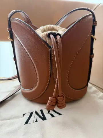 완판템 ZARA 숄더백