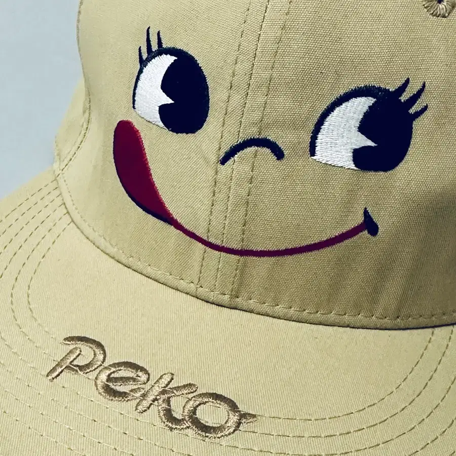 후지야 페코짱(Peko) 캐릭터 입체 자수 코튼 볼캡 (베이지)