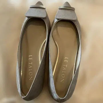르 탈론 포인티드 플랩 오너먼트 플랫 라이트 그레이 24cm