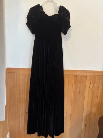[ 새상품급 ] 블랙 벨로아 롱 드레스 원피스 퍼프 슬리브 포멀 파티