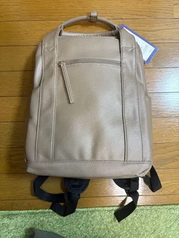 택 포함 새상품 CLOSSHI 경량 백팩 베이지 다수납 방오 가공