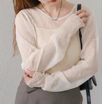 Kastane 랜덤 튤 멜로우 TEE 아이보리