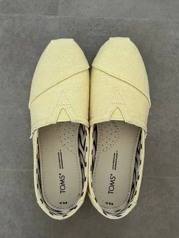 TOMS 23.5cm