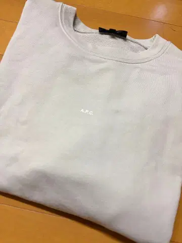 감정 완료 A.P.C. 라이트 그레이 맨투맨 S